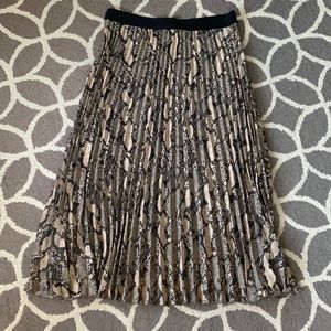 H&M Pleated Skirt; Size Medium